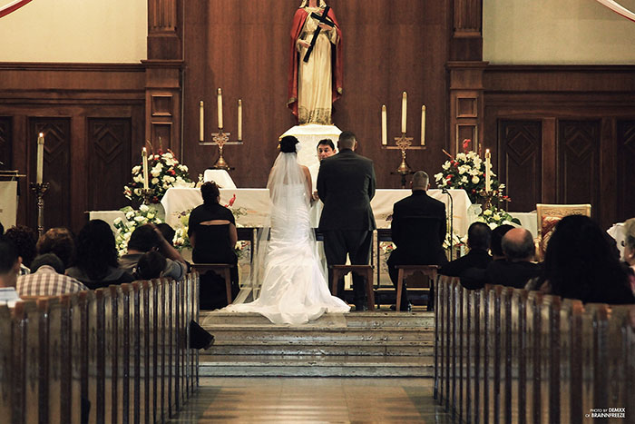 Woman 'Fixes' Best Man's Problem Of Being Served Potatoes, Simply Grabs Them Off His Plate Woman 'Fixes' Best Man's Problem Of Being Served Potatoes, Simply Grabs Them Off His Plate
