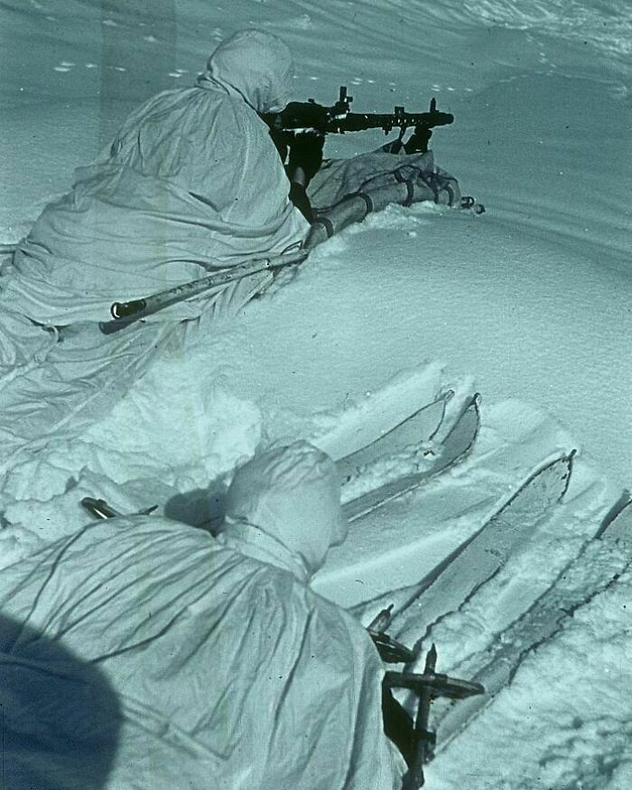 German Ski Patrol Equipped With A Mg 34 Machine Gun In Snowy Conditions In The Soviet Union, Winter 1942, World War II