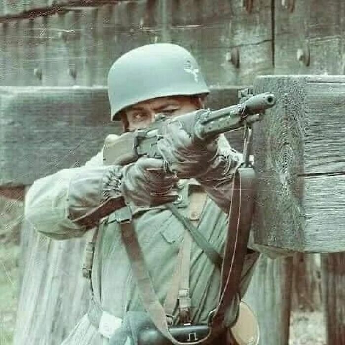 German Fallschirmjäger Armed With The Fg 42 Automatic Rifle, Seen During The Battle Of Monte Cassino, 15 March 1944, World War II