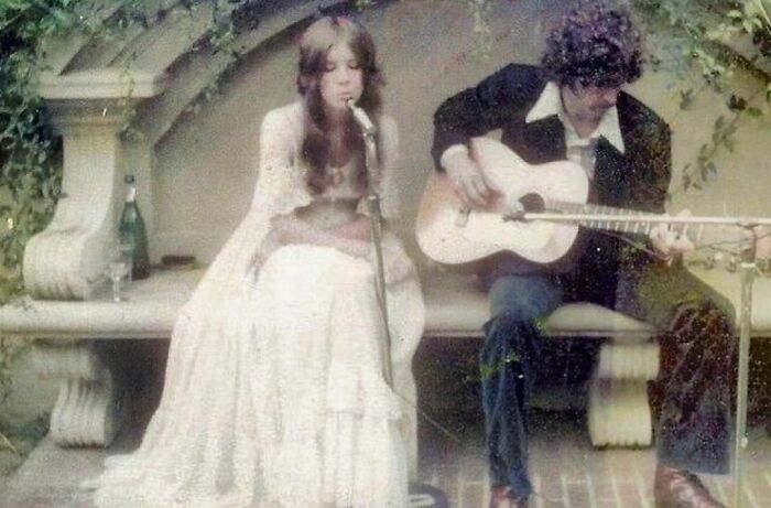 Stevie Nicks And Lindsey Buckingham Performing At A Wedding In 1971