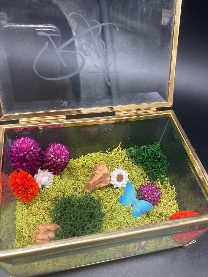 I Make Mini Worlds Out Of Real Flowers And Mosses (22 Pics)
