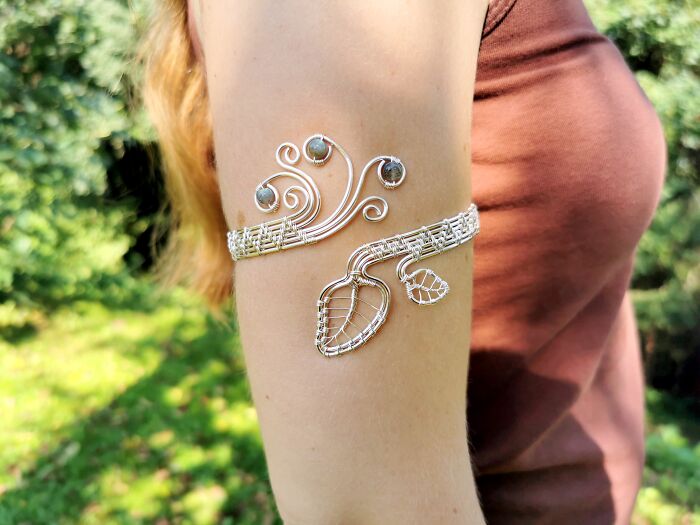I Used Ten Meters Of Wire For This Elven Armlet (7 Pics)
