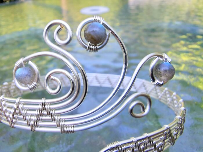 I Used Ten Meters Of Wire For This Elven Armlet (7 Pics)