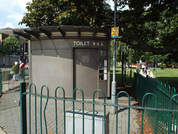 Public-toilets-on-Camberwell-Green-credit-Robin-Stott-650a04bc775de-jpeg.jpg