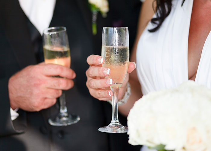 Bride Wants To Keep The Reasoning Behind Alcohol-Free Wedding Secret, Friends Put Her Under Fire