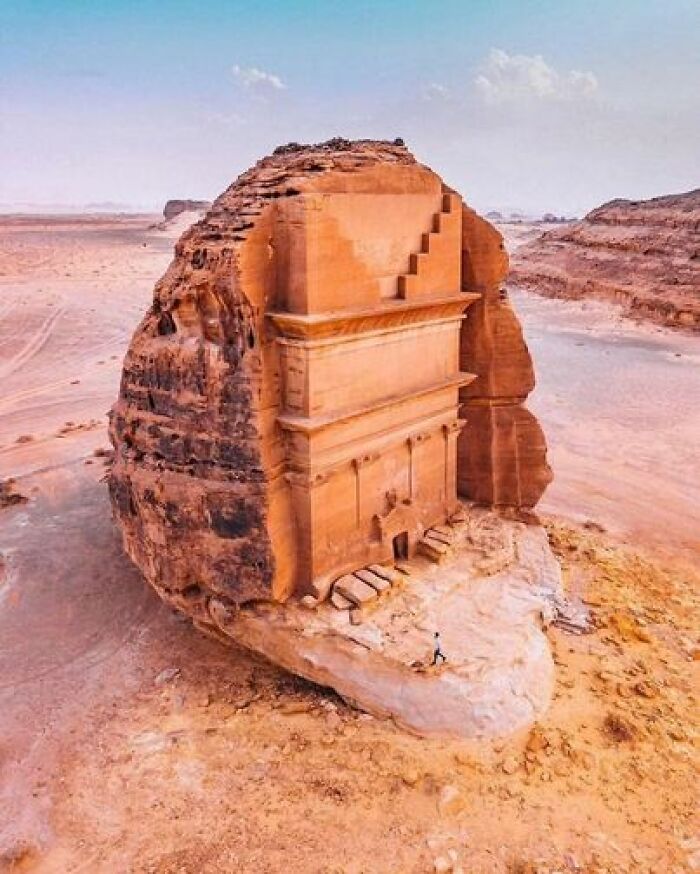 Situated Within The Archaeological Site Of Hegra In Saudi Arabia, Qaṣr Al-Farīd, Also Known As 'The Lonely Castle,' Stands As The Grandest Rock-Cut Tomb. Dating Back To The 1st Century Ce, This Magnificent Structure Is A Testament To The Architectural Marvels Of The Nabataean Kingdom