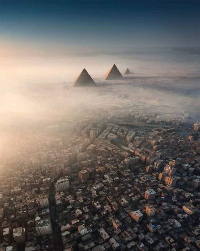 An Awe-Inspiring Image Capturing The Majestic Giza Pyramids!