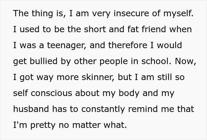 Bride Sobs After “Degrading” Pictures Get Shown At Wedding, Walks Out After Mom’s Speech Bride Sobs After “Degrading” Pictures Get Shown At Wedding, Walks Out After Mom’s Speech