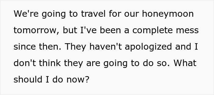 Bride Sobs After “Degrading” Pictures Get Shown At Wedding, Walks Out After Mom’s Speech Bride Sobs After “Degrading” Pictures Get Shown At Wedding, Walks Out After Mom’s Speech