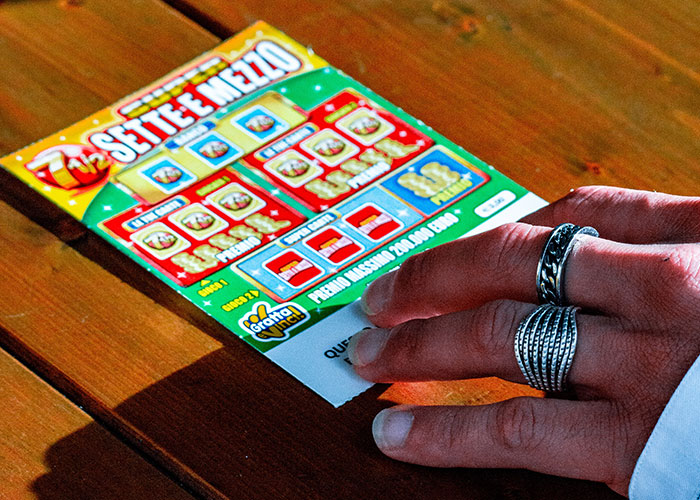 Woman Furious That Friend Received Scratchcard As A Tip But Returned It, Despite It Winning $50k Woman Furious That Friend Received Scratchcard As A Tip But Returned It, Despite It Winning $50k