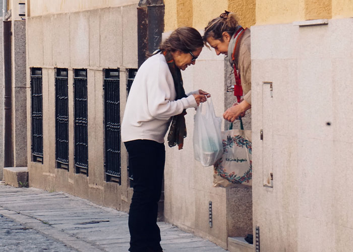 Tenant Makes Detergent Thieves Think Twice After Their Whole Load Turns Blue Tenant Makes Detergent Thieves Think Twice After Their Whole Load Turns Blue