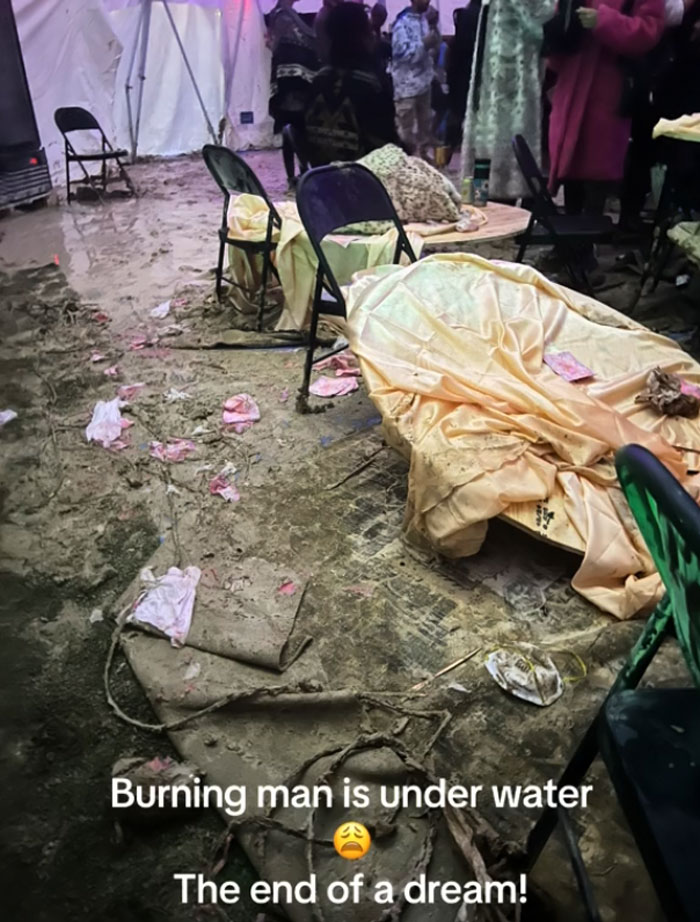 “It Was Pure Hell”: People Share Distressing Photos Of How Legendary Burning Man Turned Into A Fiasco “It Was Pure Hell”: People Share Distressing Photos Of How Legendary Burning Man Turned Into A Fiasco