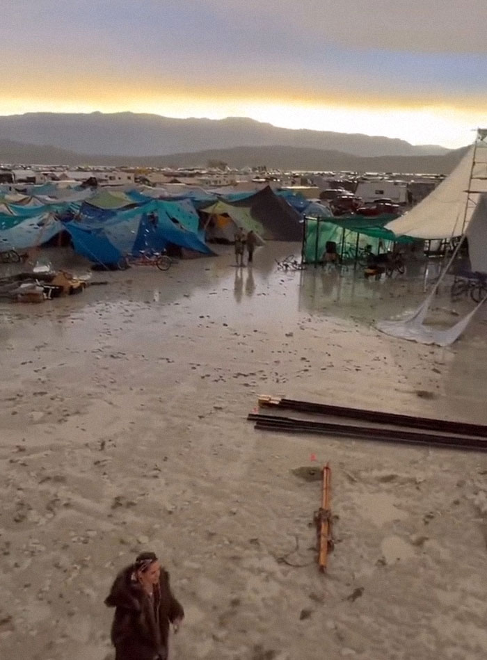 “It Was Pure Hell”: People Share Distressing Photos Of How Legendary Burning Man Turned Into A Fiasco “It Was Pure Hell”: People Share Distressing Photos Of How Legendary Burning Man Turned Into A Fiasco