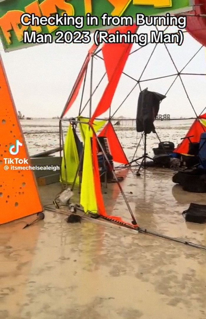 “It Was Pure Hell”: People Share Distressing Photos Of How Legendary Burning Man Turned Into A Fiasco “It Was Pure Hell”: People Share Distressing Photos Of How Legendary Burning Man Turned Into A Fiasco