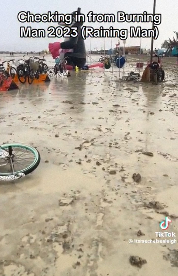 “It Was Pure Hell”: People Share Distressing Photos Of How Legendary Burning Man Turned Into A Fiasco “It Was Pure Hell”: People Share Distressing Photos Of How Legendary Burning Man Turned Into A Fiasco