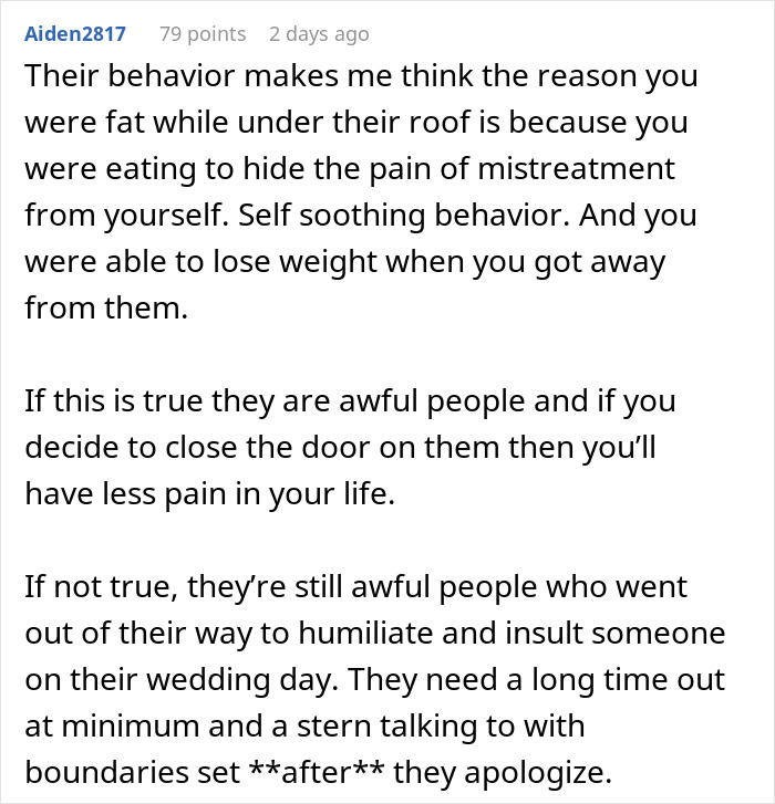 Bride Sobs After “Degrading” Pictures Get Shown At Wedding, Walks Out After Mom’s Speech Bride Sobs After “Degrading” Pictures Get Shown At Wedding, Walks Out After Mom’s Speech