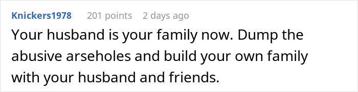 Bride Sobs After “Degrading” Pictures Get Shown At Wedding, Walks Out After Mom’s Speech Bride Sobs After “Degrading” Pictures Get Shown At Wedding, Walks Out After Mom’s Speech