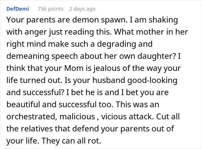 Bride Sobs After “Degrading” Pictures Get Shown At Wedding, Walks Out After Mom’s Speech Bride Sobs After “Degrading” Pictures Get Shown At Wedding, Walks Out After Mom’s Speech