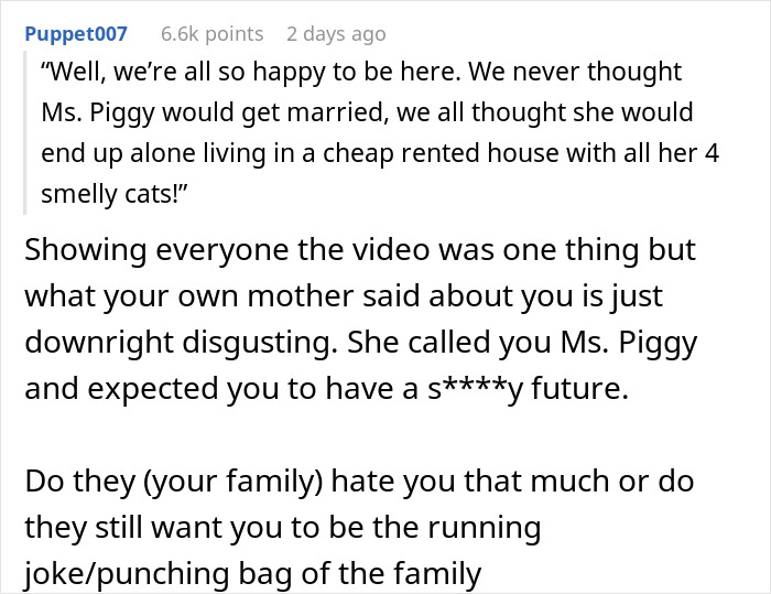 Bride Sobs After “Degrading” Pictures Get Shown At Wedding, Walks Out After Mom’s Speech Bride Sobs After “Degrading” Pictures Get Shown At Wedding, Walks Out After Mom’s Speech