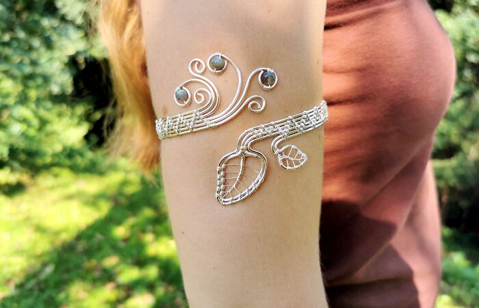 I Used Ten Meters Of Wire For This Elven Armlet (7 Pics)