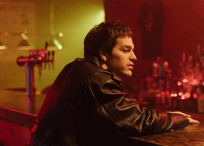 50 Things That Men Do That They Think Are Fine When In Reality They're Super Creepy