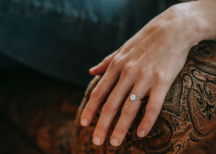 50 Things That Men Do That They Think Are Fine When In Reality They're Super Creepy