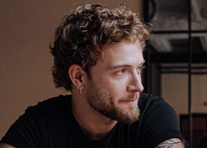 50 Things That Men Do That They Think Are Fine When In Reality They're Super Creepy