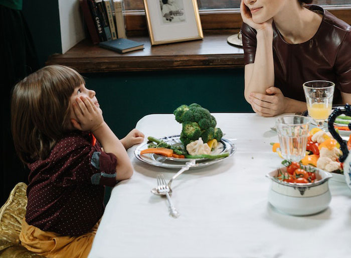 Woman Wants To Show Mom How Messed Up She Was With Her 'Food Rules' By Enforcing Them On Her Woman Wants To Show Mom How Messed Up She Was With Her 'Food Rules' By Enforcing Them On Her