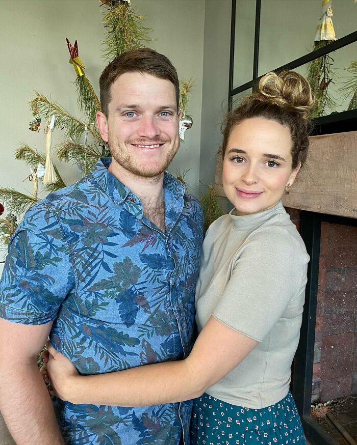 Woman Posts A Video Of Her Attempts To Rock A Baby To Sleep Mid-Flight, Faces Harsh Backlash Online Woman Posts A Video Of Her Attempts To Rock A Baby To Sleep Mid-Flight, Faces Harsh Backlash Online