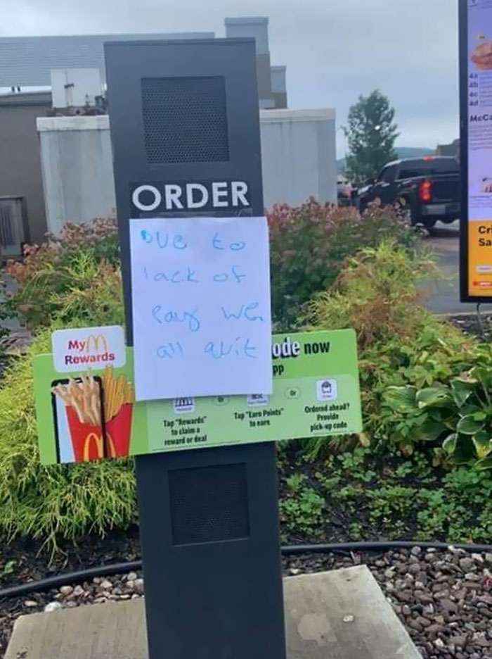Everyone At My Town's McDonald's Just Quit At The Same Time Today, Leaving Behind This Sign