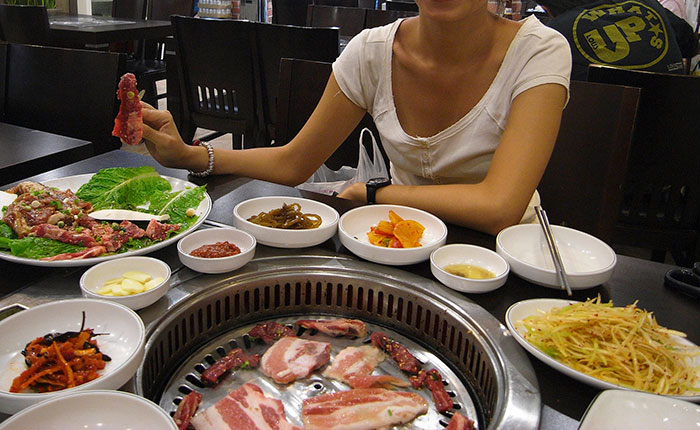 Woman Refuses To Quit Going To Her Ex-BF's Favorite Korean BBQ Place, Asks If She's Wrong
