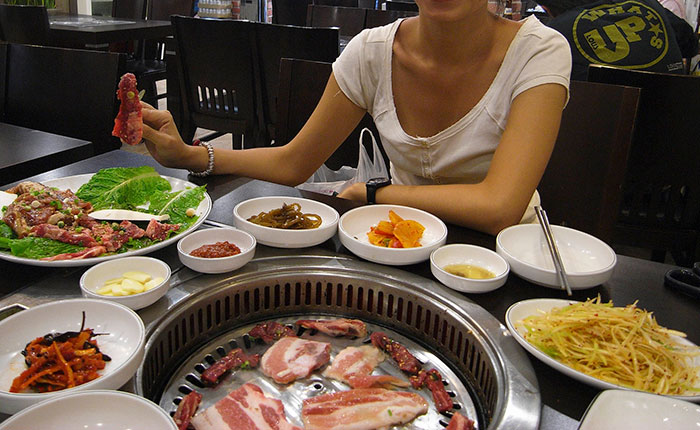 Woman Refuses To Quit Going To Her Ex-BF's Favorite Korean BBQ Place, Asks If She's Wrong Woman Refuses To Quit Going To Her Ex-BF's Favorite Korean BBQ Place, Asks If She's Wrong