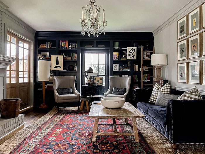 Spacious vintage cozy living room with classic furniture and warm lighting, showcasing home decor ideas and stylish designer insights. Spacious vintage cozy living room with classic furniture and warm lighting, showcasing home decor ideas and stylish designer insights.