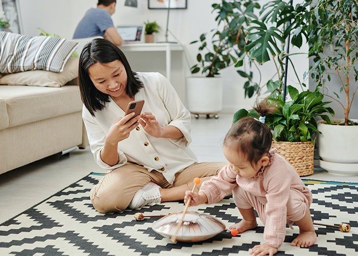 Woman Bursts Into Tears After Husband Demands She Delete All Her Mommy Influencer Content Woman Bursts Into Tears After Husband Demands She Delete All Her Mommy Influencer Content