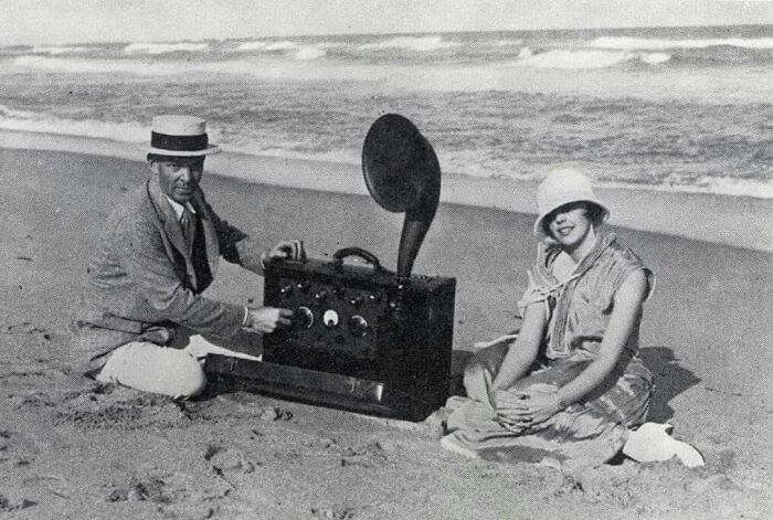 El equivalente de llevarse el walkman a la playa en 1923