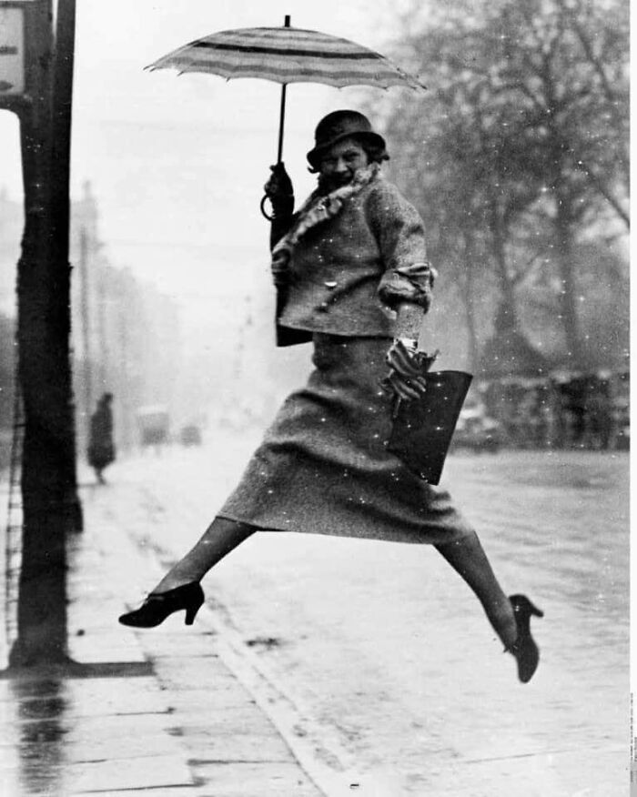 Saltando charcos, 1934