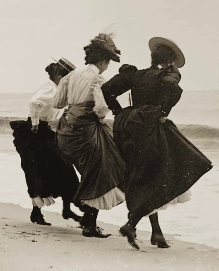 3 señoras en la playa, 1895