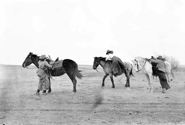 Three Sisters Mounting Horses, 1914