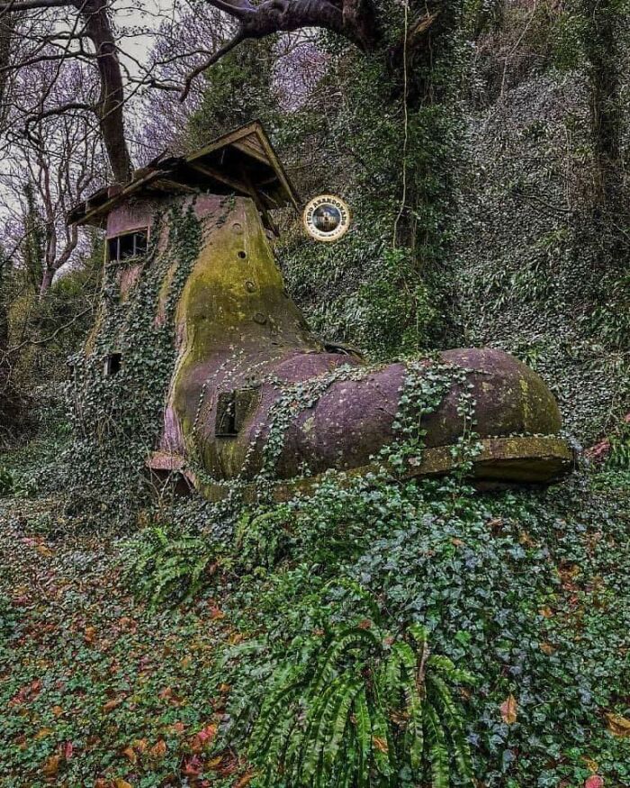 50 Of The Most Unique Abandoned Homes People Ever Came Across