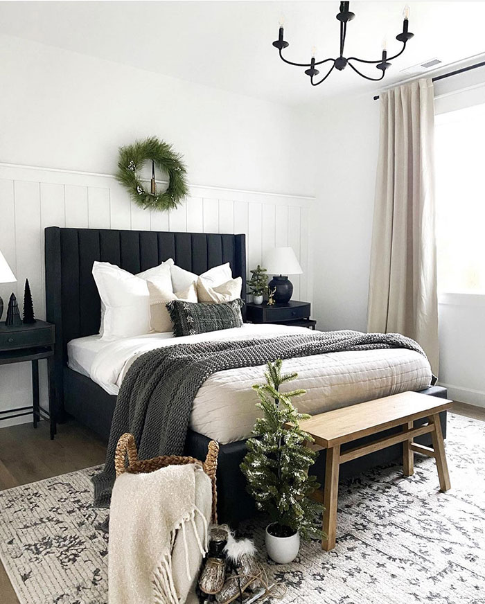 Black and white cozy master bedroom 