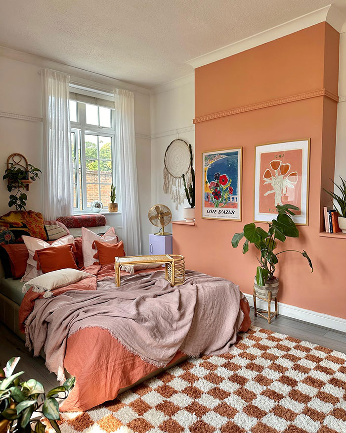 Vibrant bohemian style bedroom 