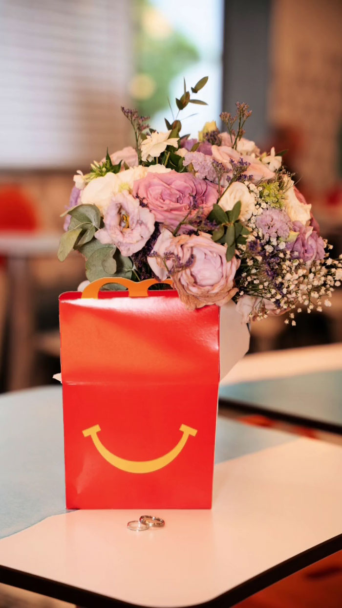 Couple Goes With Unorthodox Decision Of Catering McDonald’s, It Ends Up Being A Hit Couple Goes With Unorthodox Decision Of Catering McDonald’s, It Ends Up Being A Hit