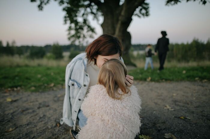 Parenting Things That Might Sound Good, But Are Actually Toxic Parenting (30 Answers)