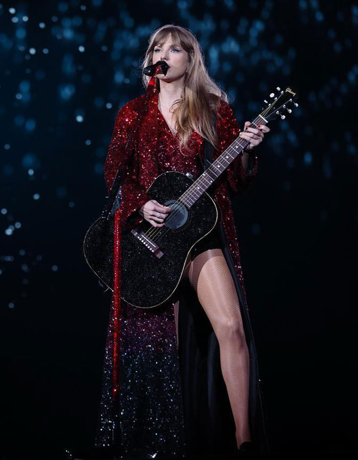 Taylor Swift Attends Chiefs Game With Travis Kelce's Mom Amid Dating Rumors Taylor Swift Attends Chiefs Game With Travis Kelce's Mom Amid Dating Rumors