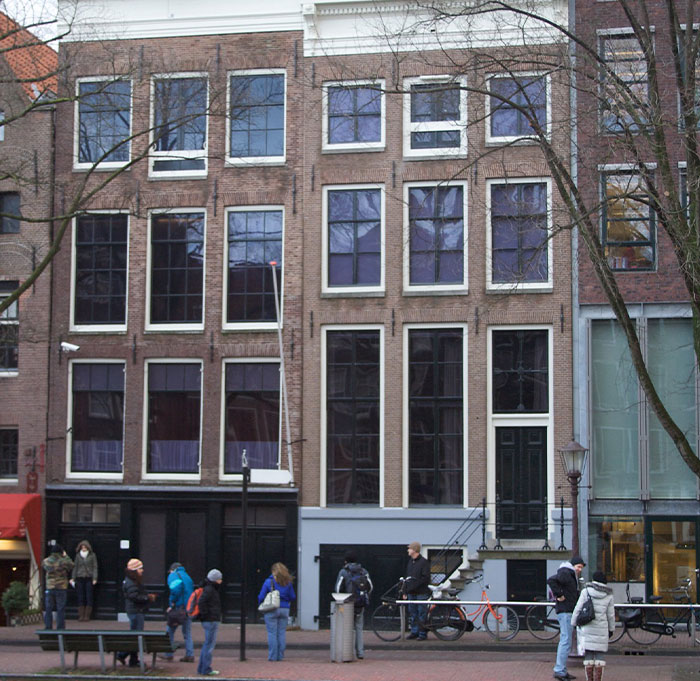 Mom Shocked By 8th Grade Teacher Reading Anne Frank’s Diary To Her Kid, Gets Teacher Fired Mom Shocked By 8th Grade Teacher Reading Anne Frank’s Diary To Her Kid, Gets Teacher Fired