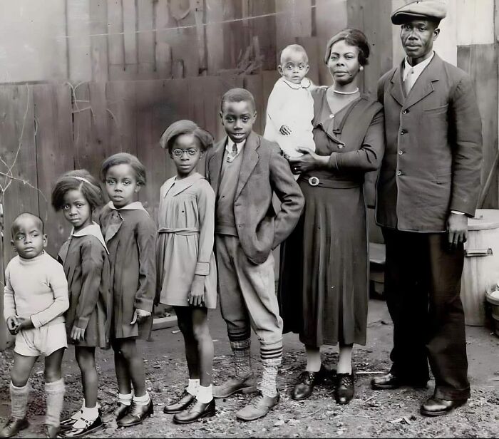 La familia Carter de Toronto, Ontario en 1936. Louise y John William Carter, inmigrantes de Barbados, tuvieron 9 hijos en 10 años