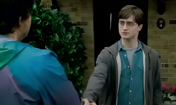 Potterheads Left In Tears Following Cut Harry Potter Scene Showing Dudley’s Sweet Gesture Potterheads Left In Tears Following Cut Harry Potter Scene Showing Dudley’s Sweet Gesture