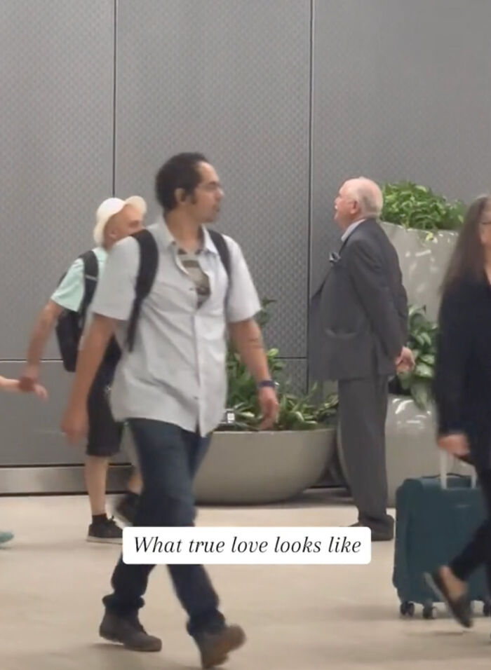 Heartwarming Story Of High School Sweethearts Reunited At The Airport After Sixty Years Apart Heartwarming Story Of High School Sweethearts Reunited At The Airport After Sixty Years Apart