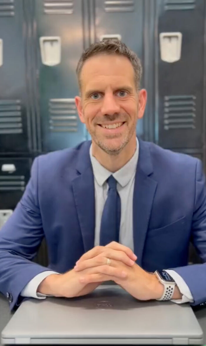 Principal’s Mobile Office Sparks Controversy On Whether This Is Madness Or The Future Of Education Principal’s Mobile Office Sparks Controversy On Whether This Is Madness Or The Future Of Education