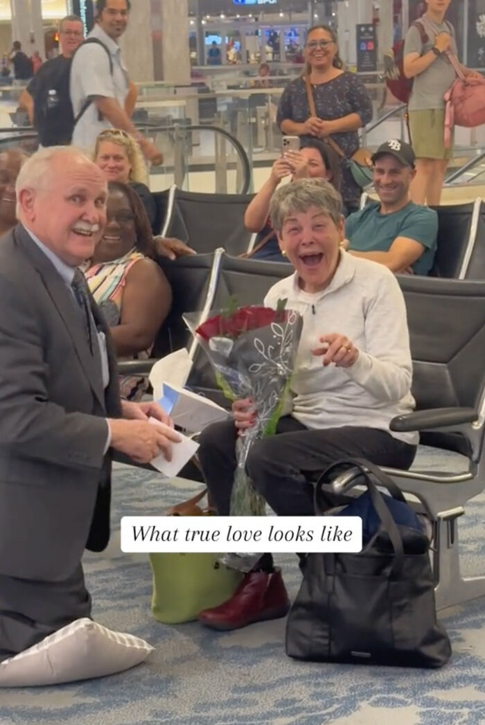 Heartwarming Story Of High School Sweethearts Reunited At The Airport After Sixty Years Apart Heartwarming Story Of High School Sweethearts Reunited At The Airport After Sixty Years Apart